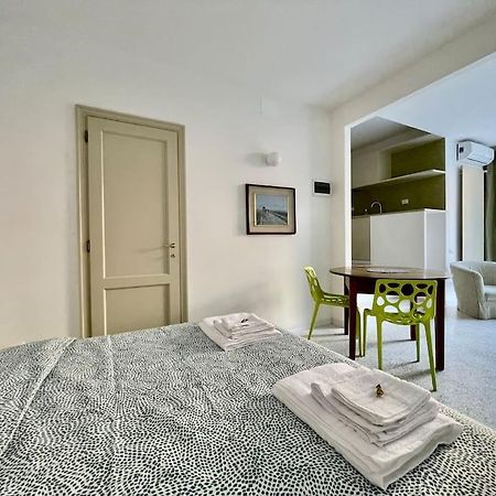 Modern Apartment Navigli Milan Luaran gambar
