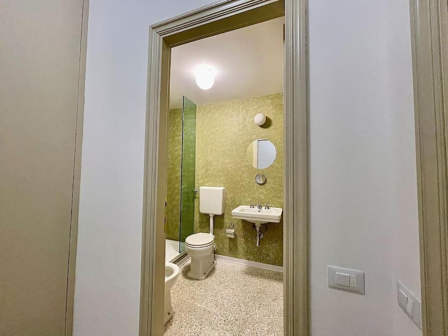 Modern Apartment Navigli Milan Luaran gambar