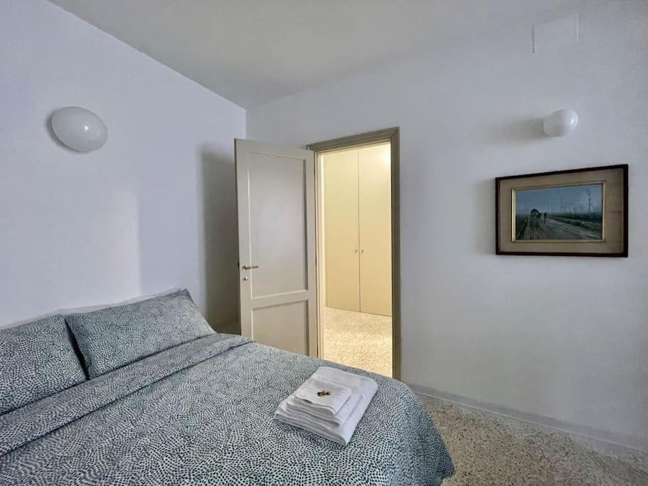 Modern Apartment Navigli Milan Luaran gambar