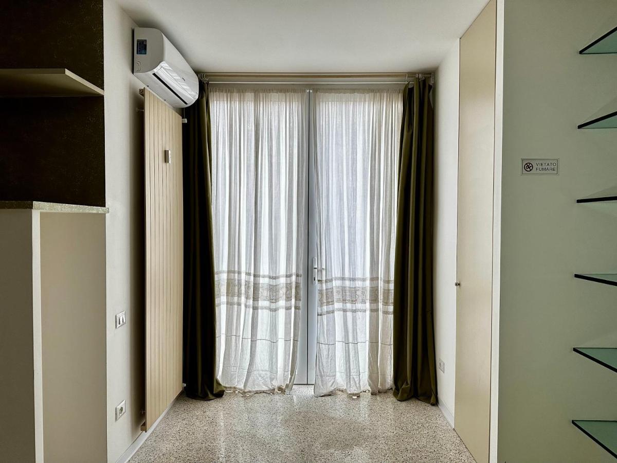 Modern Apartment Navigli Milan Luaran gambar
