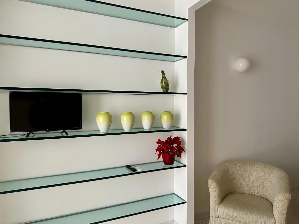 Modern Apartment Navigli Milan Luaran gambar